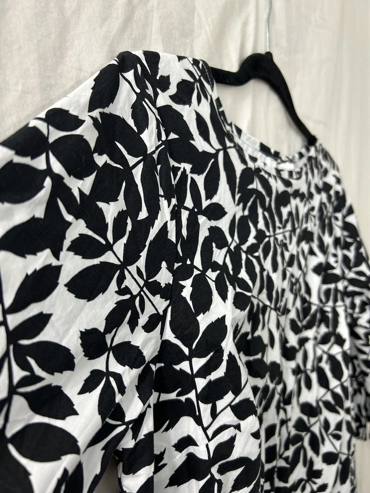 Vestido recto Isaac Mizrahi Target hoja blanca y negra manga con volantes talla 10 Foto 3 de 4