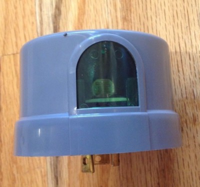 Sun-Tech Outdoor Twist Lock Photo Control, Dusk to Dawn, 105-130V, 50-60HZ
