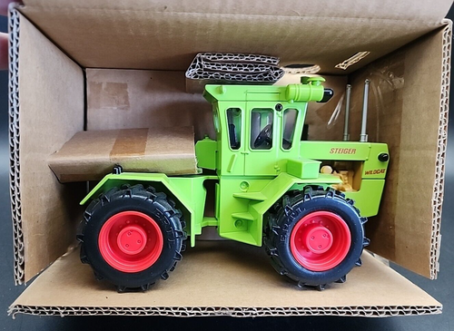 Ertl1:32 Steiger Wildcat Series 1 Collector Issue #2 Toy Farmer #2015 NIB - Picture 7 of 7