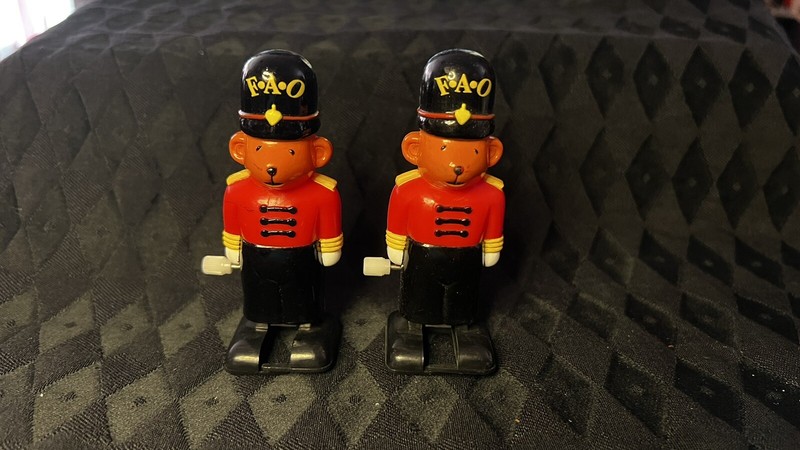 VINTAGE - FAO BEAR soldiers 2 - WALKER