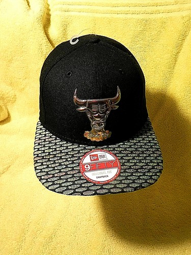 RARE! NEW! OOP! CHICAGO BULLS IRIDESCENT OSFA NEW ERA 9/FIFTY SNAPBACK CAP HAT! - Picture 2 of 13