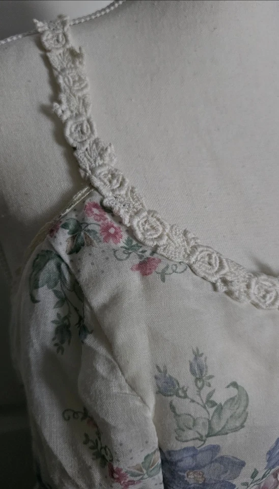 70s Vintage Gunne Sax Jessica MIDI Peplum White Voile Blue Floral Sundress Sz 11 - Image 4 of 4