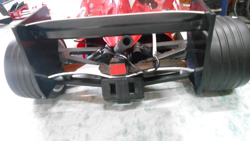 Automodello a scoppio RC Ferrari F1 F2004 RC 1/8 DeAgostini auto - Immagine 3 di 4