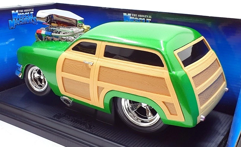 Muscle Machine 1/18 Scale Diecast 61184 - 1950 Ford Woody Green/Brown - Image 2 of 4