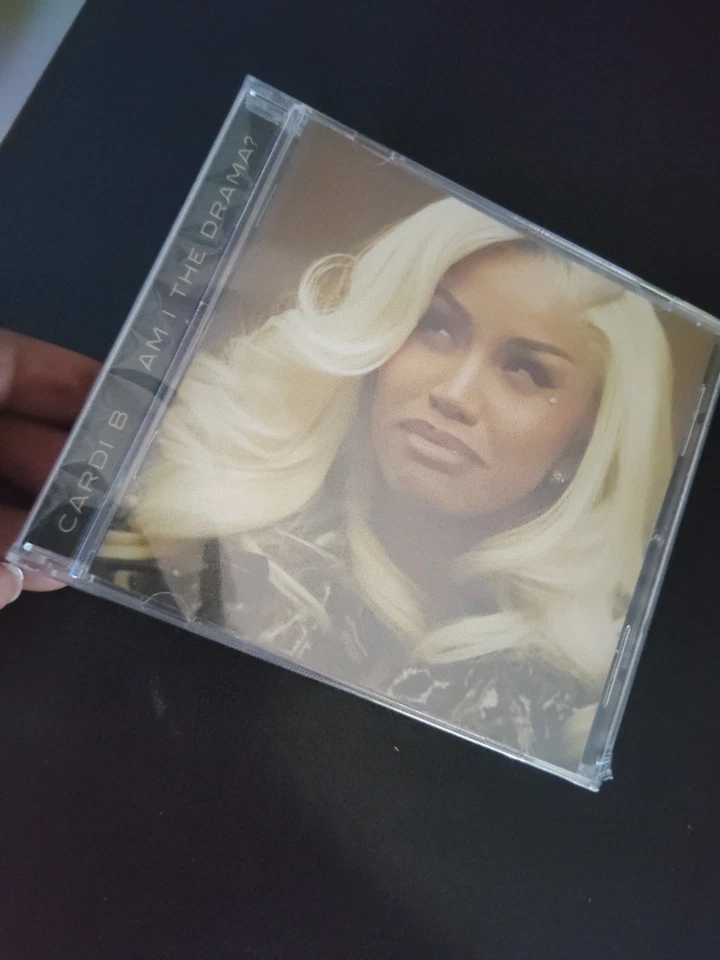 AM I THE DRAMA? Cardi B Courtroom Limited Edition #3 CD Variation New Unopened Foto 3 de 4