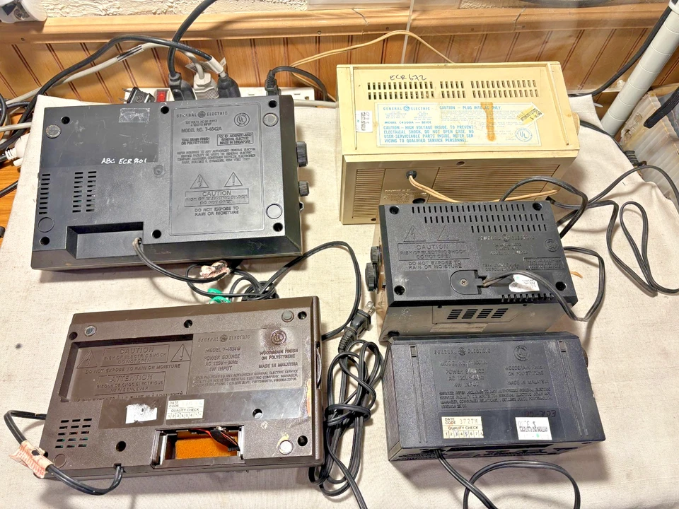 5 Vintage GE Clock Radios Tested Working (74601A,74620A,C4500A,74642A,74624B) - Image 2 of 4