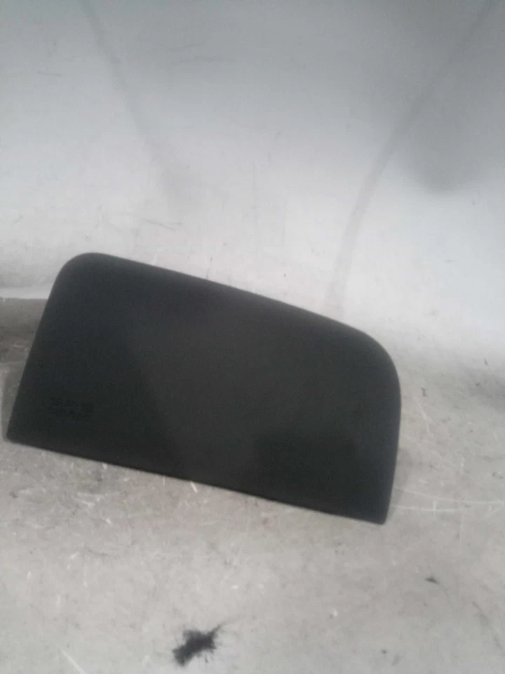 Used Instrument Panel Air Bag fits: 2002 Mitsubishi Galant front passenger dash Foto 2 de 4