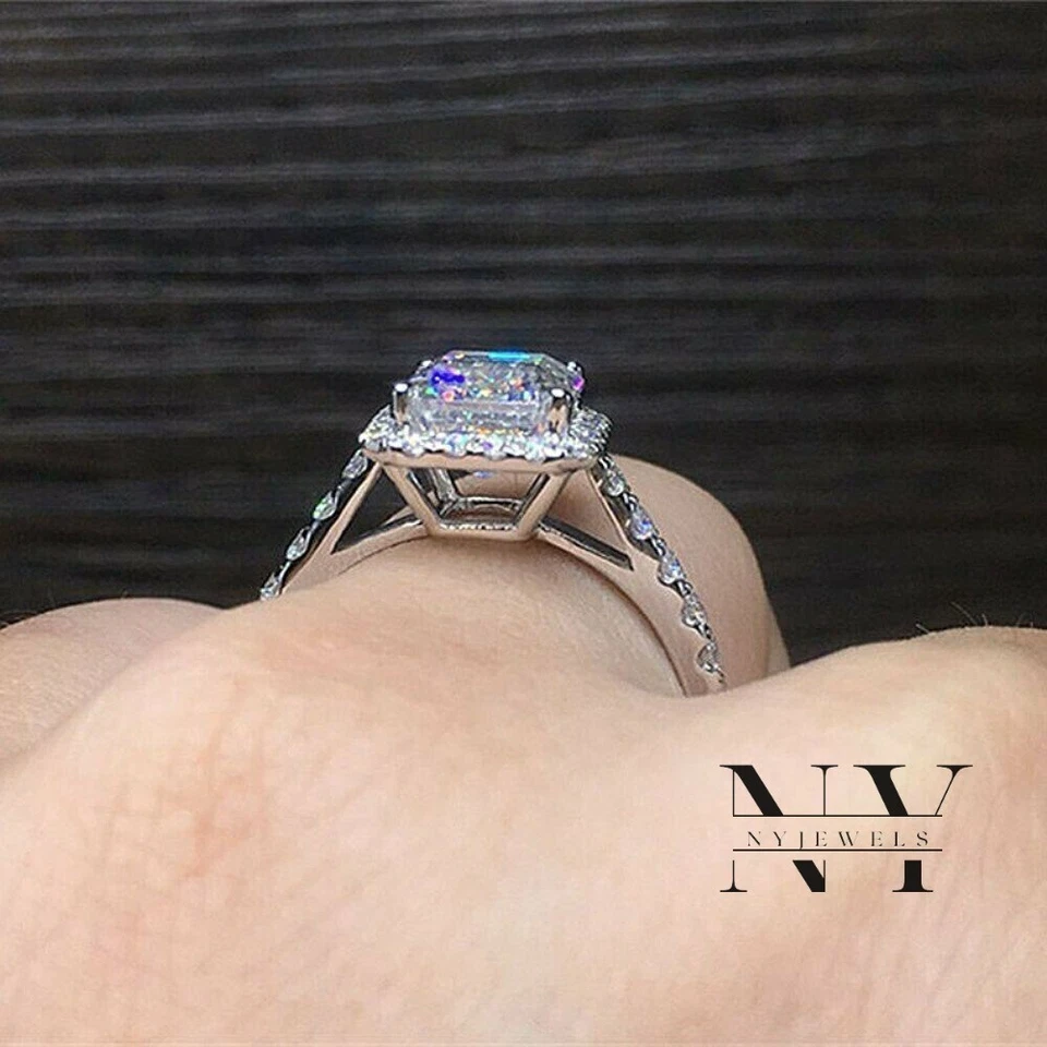 Anillo de compromiso con halo de moissanita de oro blanco sólido de 14 quilates corte esmeralda de 3 quilates Foto 4 de 4