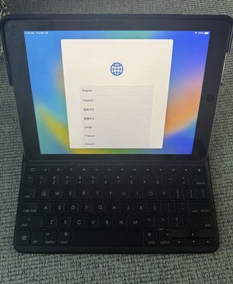 Apple Ipad Pro 1st Generation 128gb 9.7'' Wifi Bundled **READ**