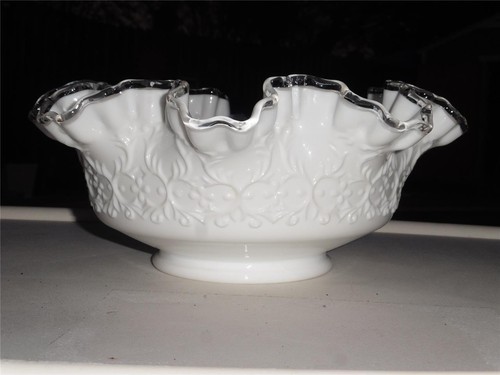 Fenton Glas Spanische Spitze Silber Wappen 9,75 Zoll Rund Crimpt Weiß Milch Glas Schüssel - Bild 6 von 8