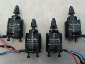 4x SunnySky 2216-12 900Kv Motoren mit Requisitenadaptern RC Quadcopter Drohne T-Motor