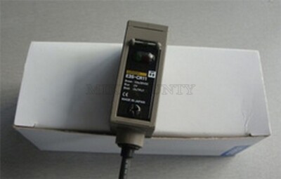 New 1Pcs E3S-CR11 E3SCR11 10-30VDC 2M Omron Photoelectric Switch Sensor Plc ia