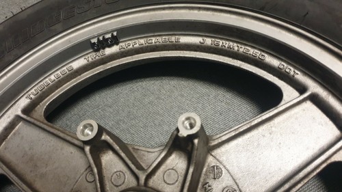 HONDA VFR 750 F RC 24 /1 1985-1987 VORDERRAD RAD FELGE VORNE MT 2.50 X 16 - Picture 5 of 12
