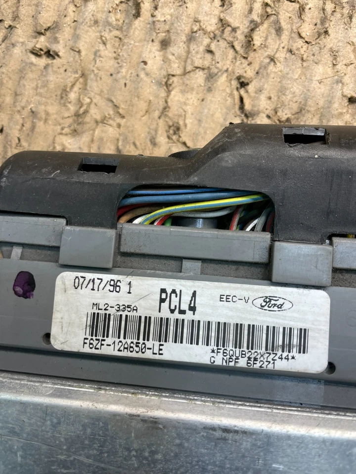 1996 1997 Ford Mustang 4.6L Engine Control Unit ECU Computer Module OEM U9085 DG - Image 4 of 4