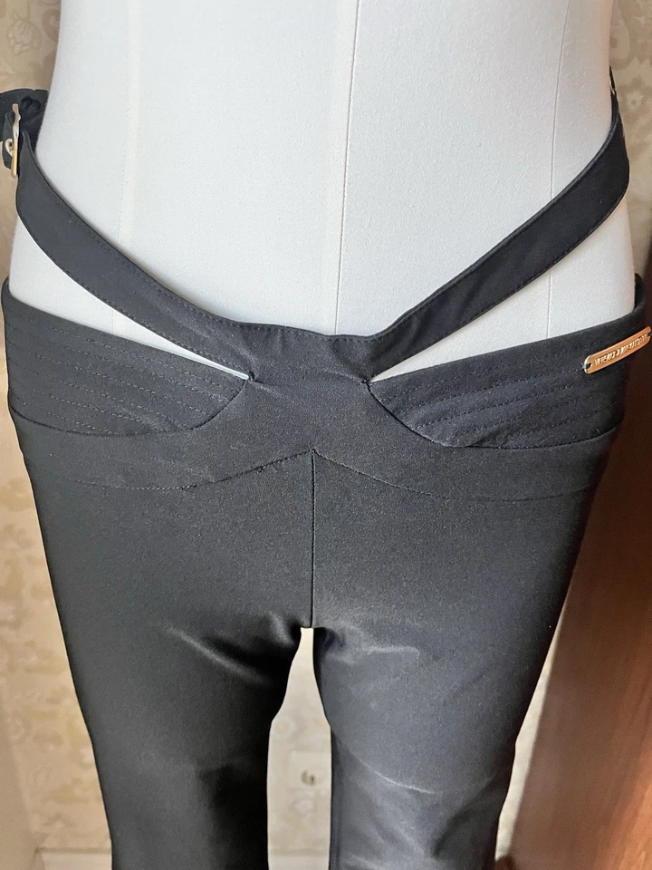 Vintage Versace Jeans Couture Pantalón Negro Con Cinturón En Las Caderas Foto 2 de 4