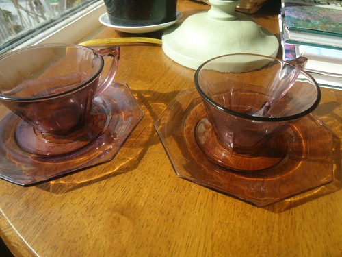2 VINTAGE HAZEL ATLAS MOROCCAN PURPLE AMETHYST GLASS CUP & SAUCERS EC - Picture 5 of 6
