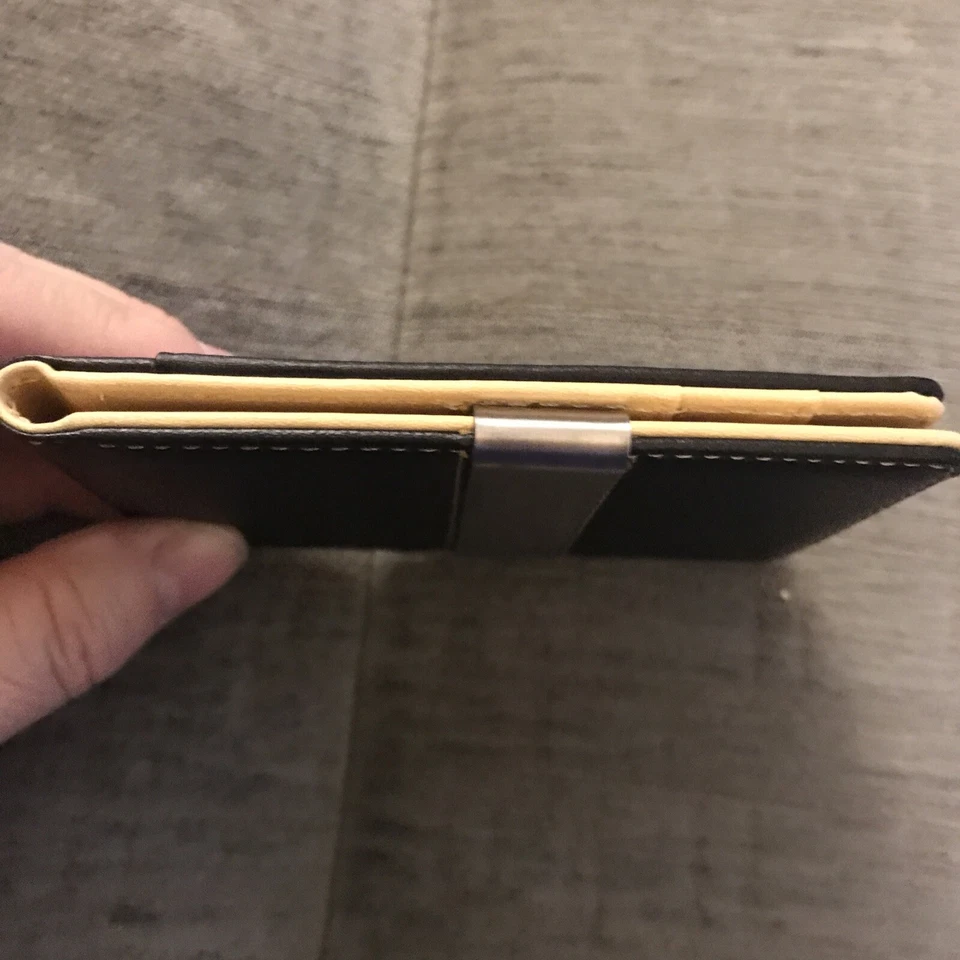 Cartera Billetera Y&G Moda del Momento Negra Y Plátano Doble Plegable NUEVA. Foto 3 de 4