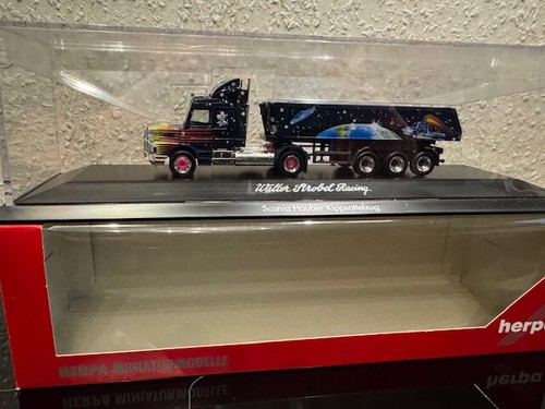 Herpa H0 120692 Scania Hauber Kipper-Sattelzug Strobel in PC Vitrine - Bild 2 von 6