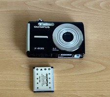 Black Olympus X-835 8MP camera with battery.