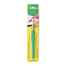 Clover Amour 5.5Mm Crochet Hook Easy Grip Green Handle Multicolor Hook