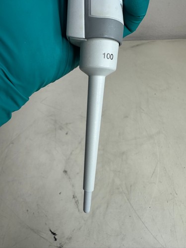 Pipeta de volumen ajustable Eppendorf Research plus 10 – 100 μL - Imagen 3 de 6