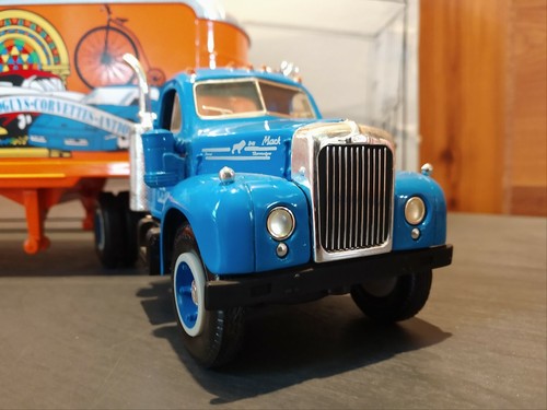FIRST GEAR® 1960 B-61 MACK 1:34TH CARLISLE COLLECTIONS TRACTOR & TRAILER - Picture 7 of 12