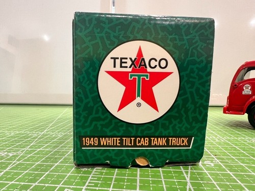 Ertl Texaco Collectors Series 1996 #13 1949 White Tilt Cab Tanker Diecast Bank - Picture 13 of 13