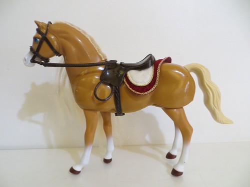 1998 Mattel Barbie Walking Beauty 