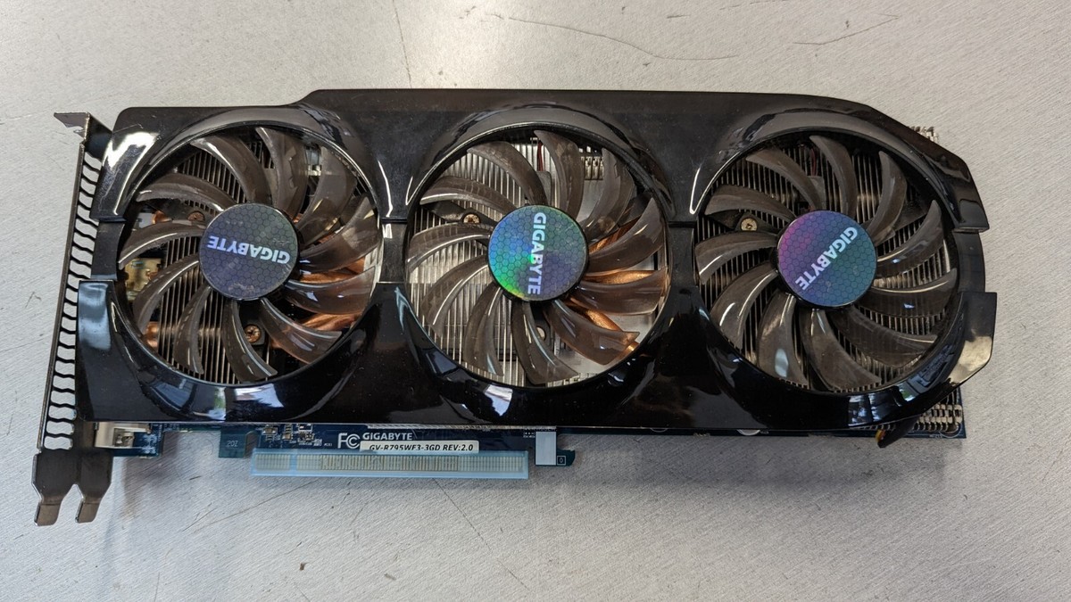 Gv R928wf3oc Amd Radeon R9 280 3gb Gigabyte Radeon 3gb GV-R928XWF3