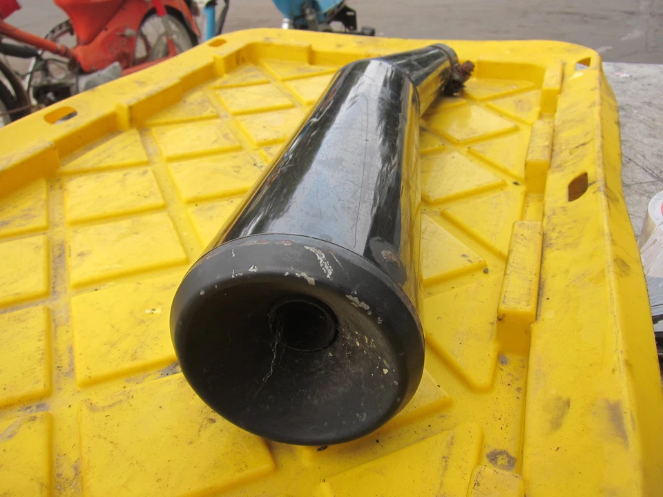 Honda Sabre 700 VF700S 1985 OEM SILENCIADOR ESCAPE SILENCIADOR TUBO Foto 2 de 4