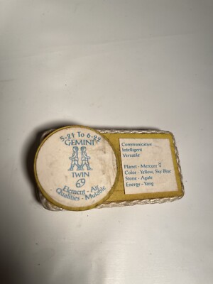 Vntg Gemini Magnet Zodiac Sign 5/22-6/22 Twin Air Mulable Mercury Agate Yang USA