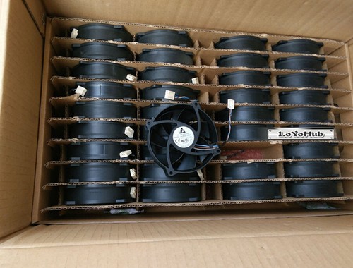 Delta 9025 12V AUB0912VH cooling fan 12V 0.60A 4 pin - Picture 3 of 3
