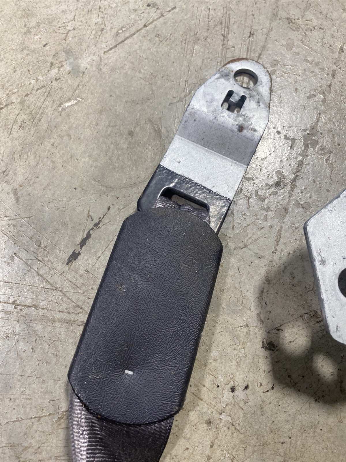 Jeep Cherokee XJ 9596 Passenger Front Seatbelt Male (BLK96) eBay