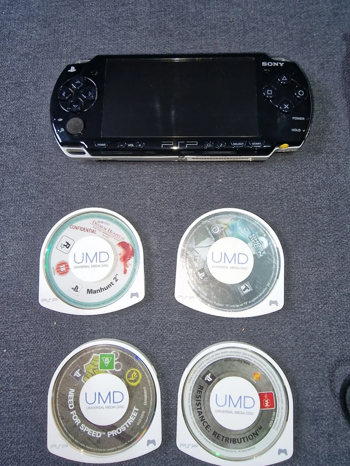 Sony PlayStation Portable 2000, photo 2 of 5