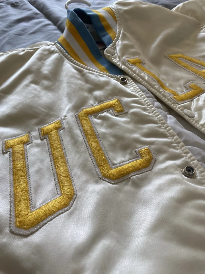 Chaqueta De Colección UCLA Bruins Starter Satén Mediana Blanca Azul Dorado Hecha en EE. UU. 80s 90s Foto 2 de 4