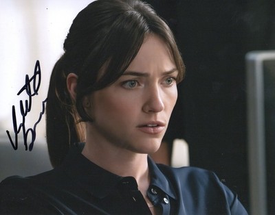 VIOLETT BEANE SIGNED PHOTO COUNTDOWN 