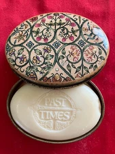 Vtg Past Times Elizabethan Traveling Soap Collectible Tins England 1981