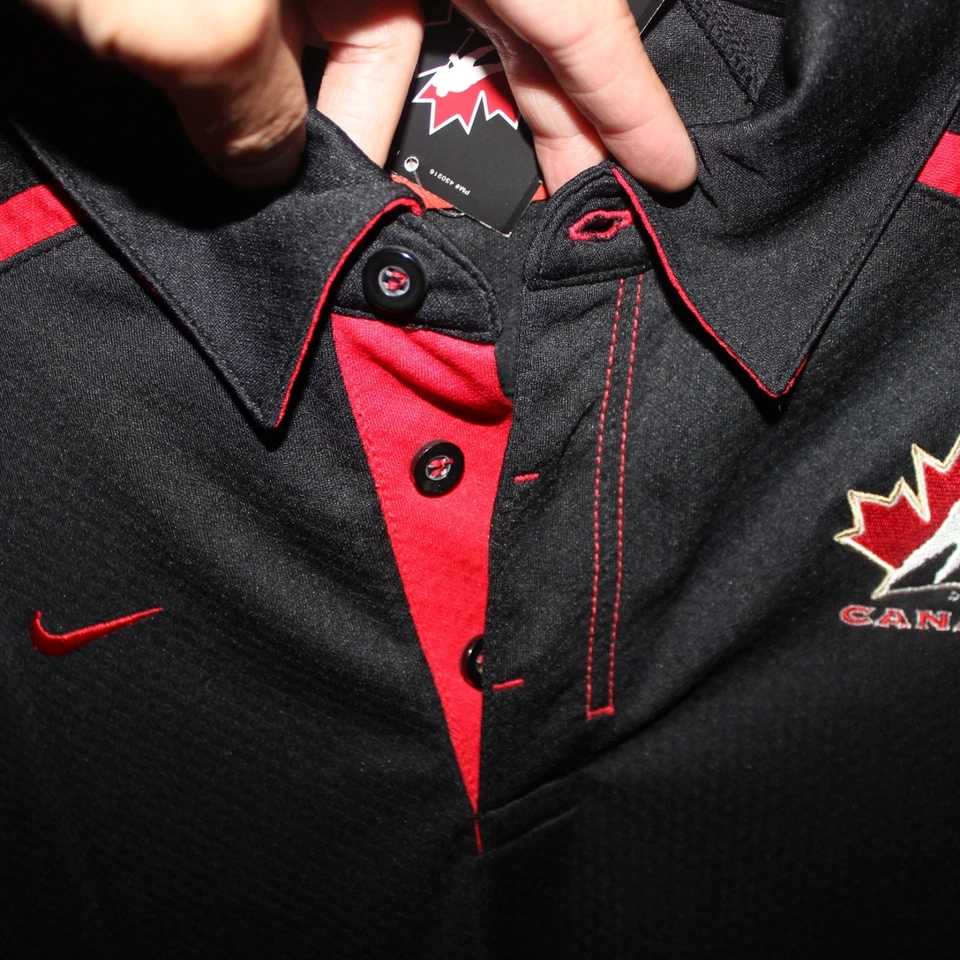 Nuevo con etiquetas Camiseta Polo Oficial Nike FIT DRY 2008 Equipo Canadá Hockey 357053-010 Foto 3 de 4