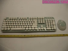 UBOTIE Sweet Wireless Keyboard and Mouse Set Green/White