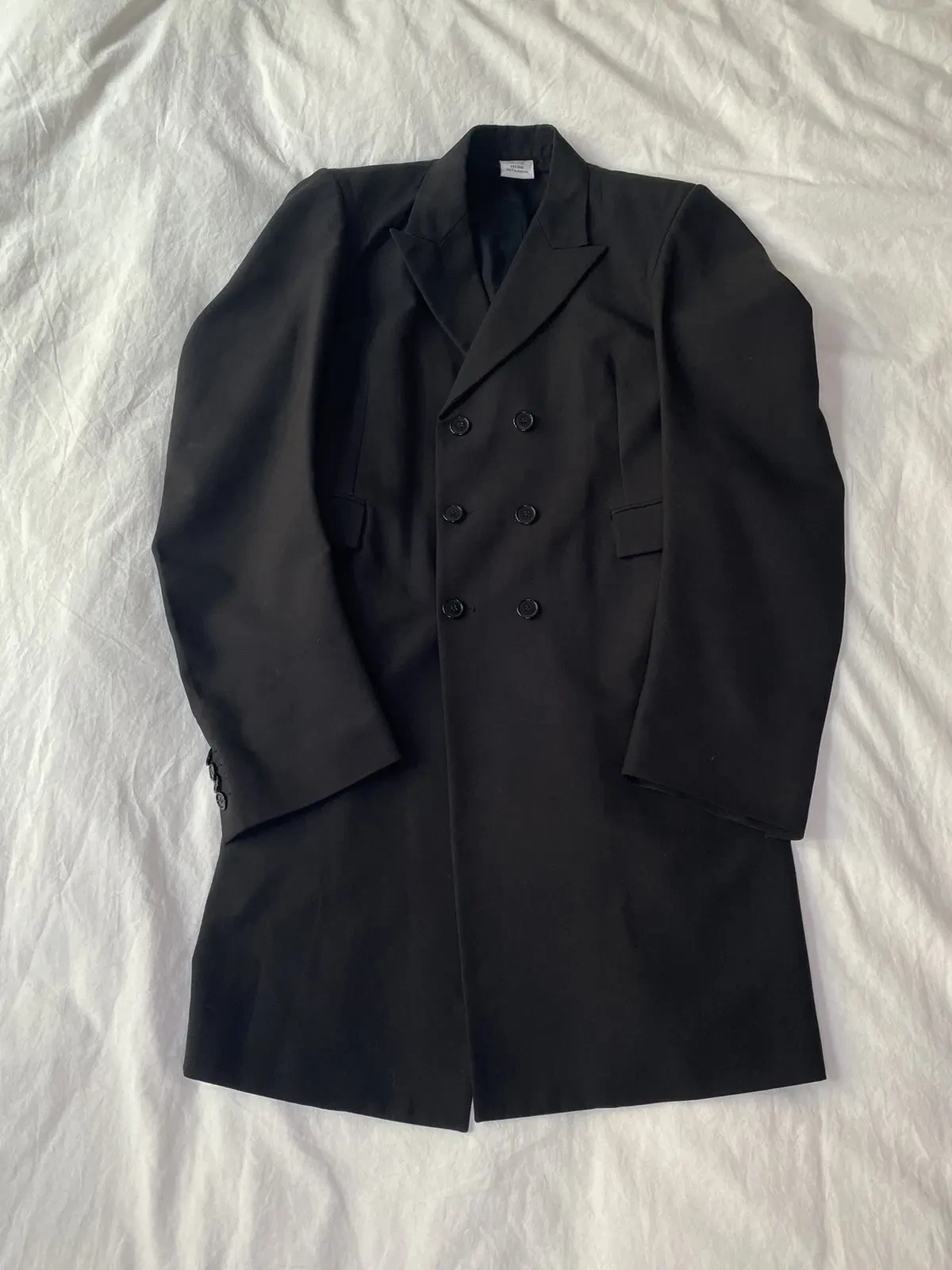 Vetements cappotto oversize donna nero passerella Demna Gvasalia doppiopetto