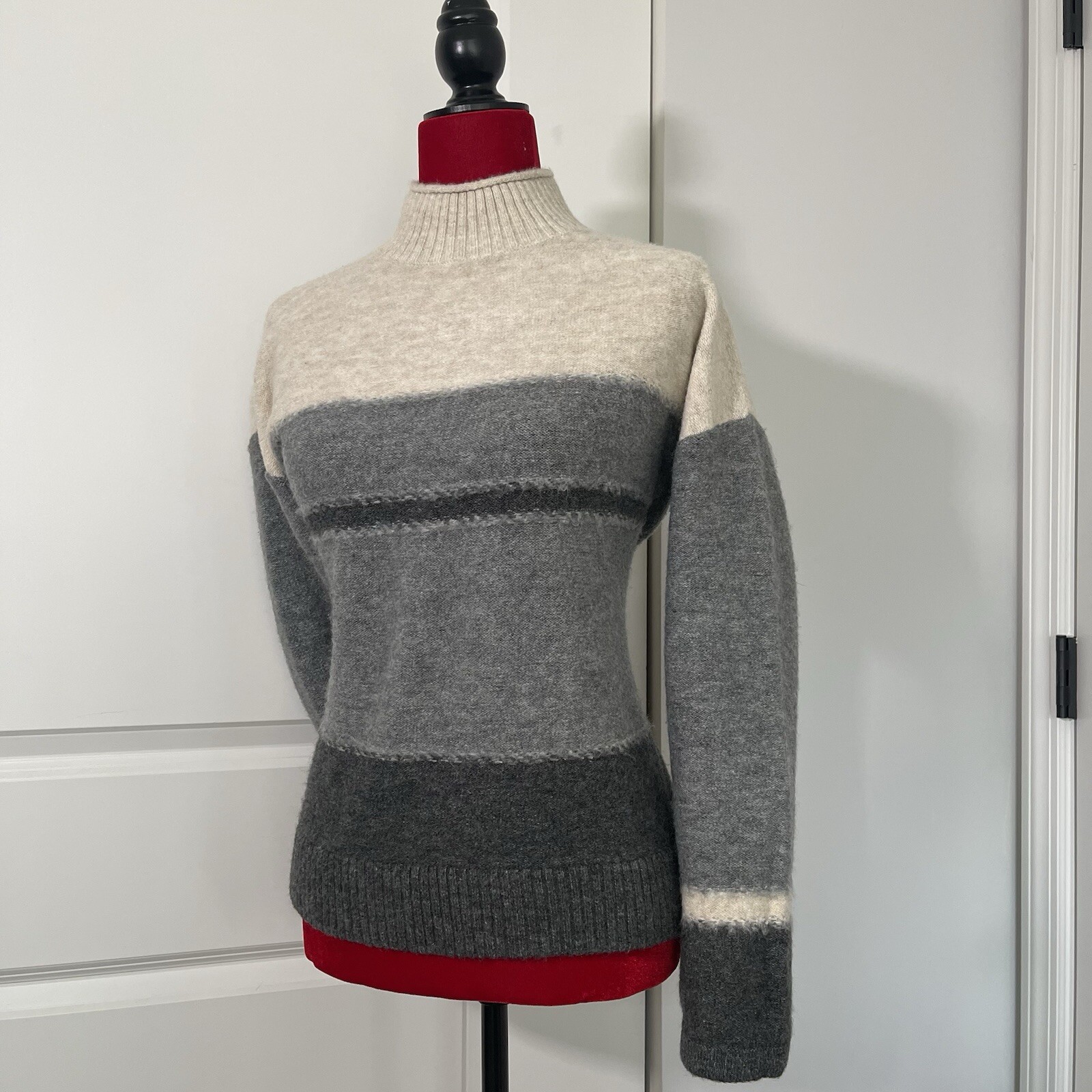 Womens Universal Threads Pullover Sweater XS - image 7