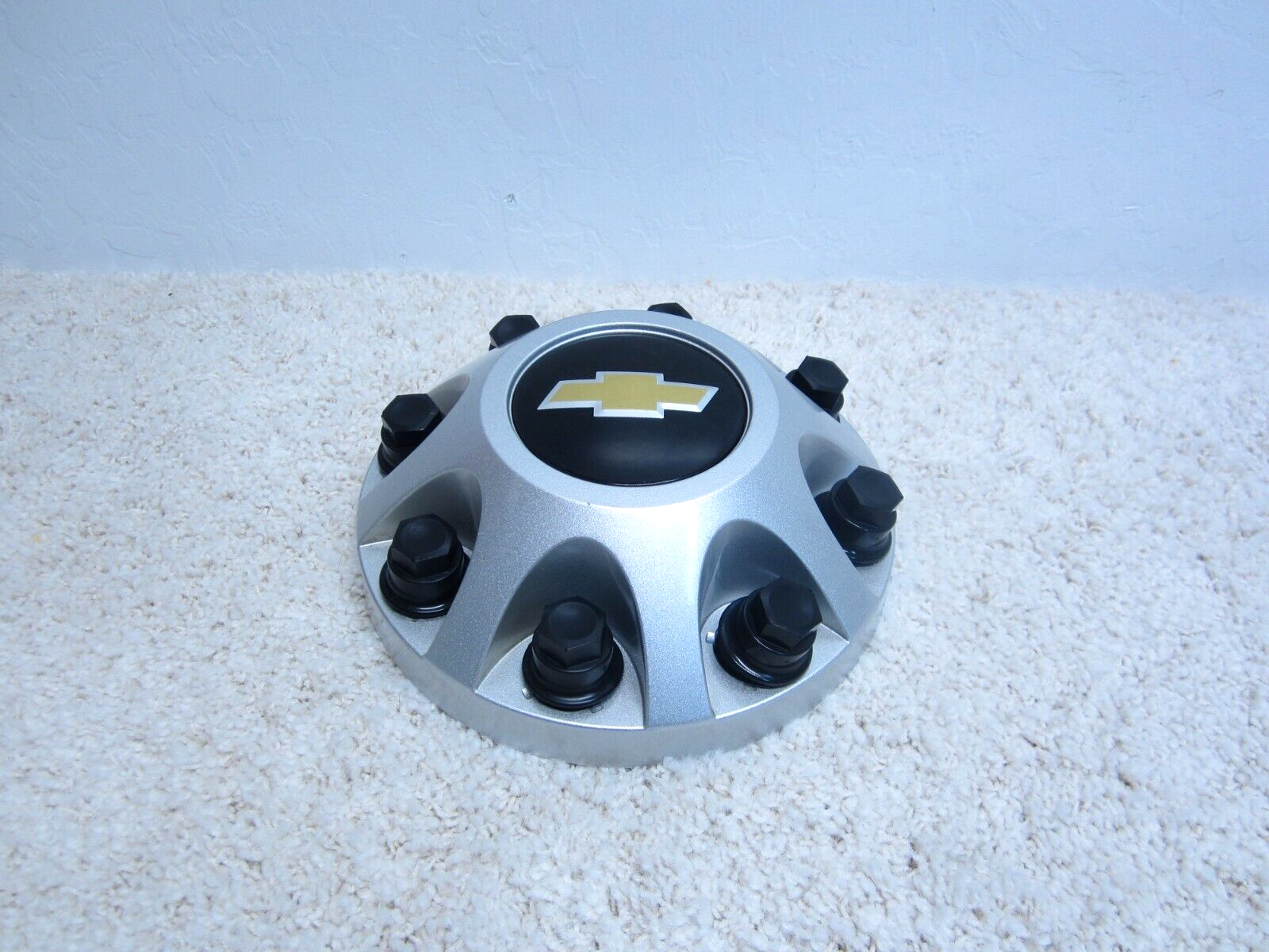 CHEV SILVERADO 2500 / 3500 SUBURBAN OEM STEEL WHEEL CENTER CAP 9597819 #2W-1