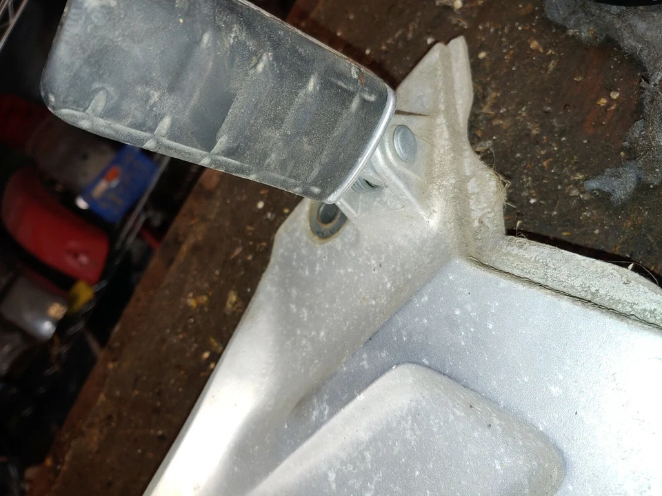 1994 Honda ST1100 левая нога колышек кронштейн с колышками - Изображение 3 из 4