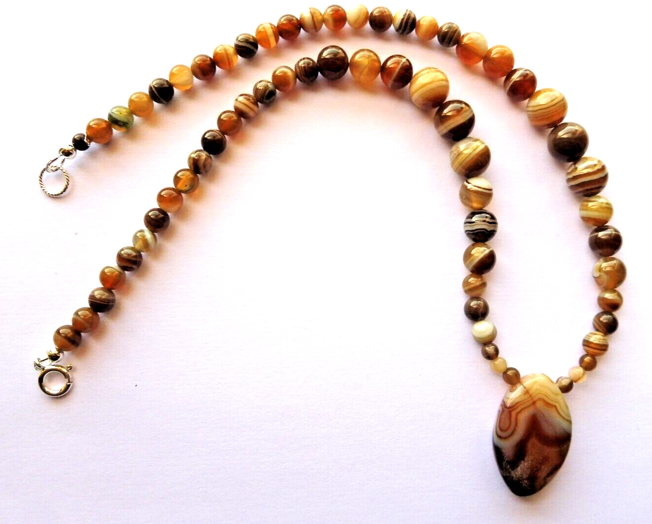 Collier Agates de Botswana authentiques 46cm pour sublimer un décolleté en Argent