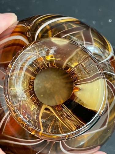 Unsigned 5.5" Amber Pulled Feather Design Art Glass Vase - Picture 9 of 9