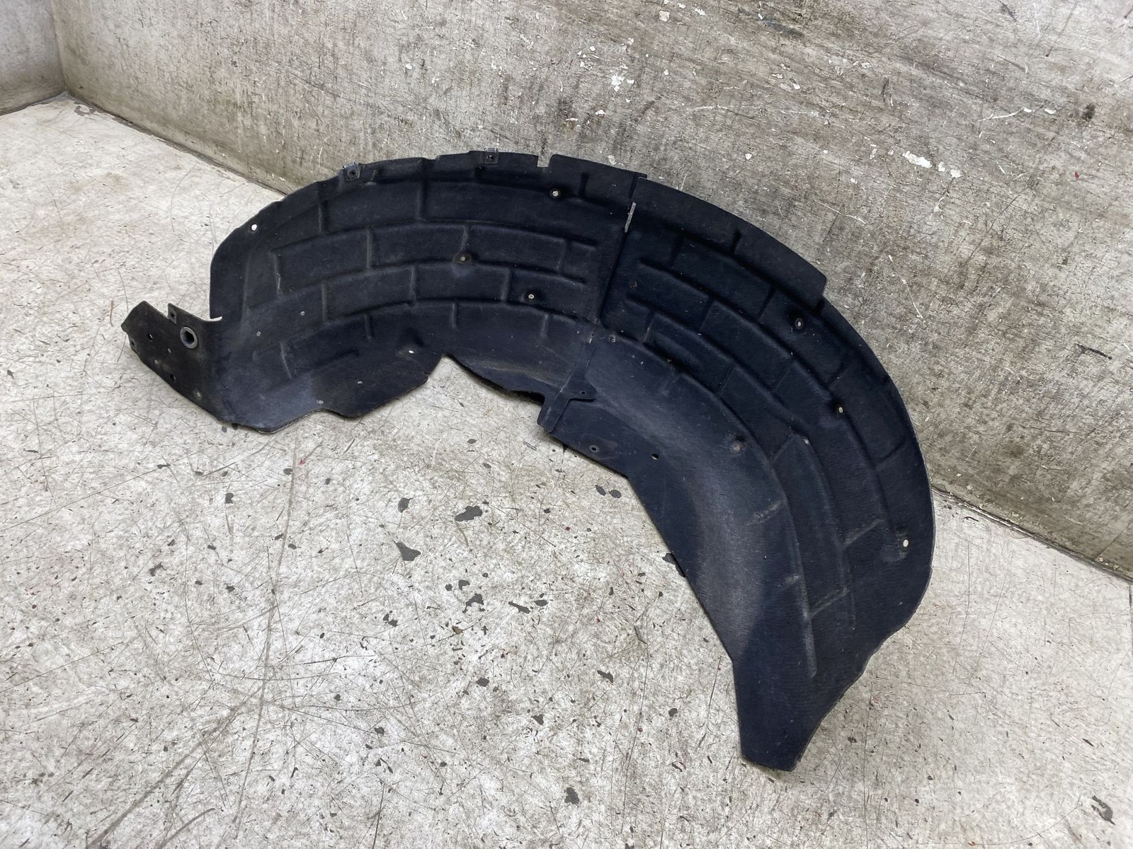 2020-2025 ASTON MARTIN DBX RIGHT REAR INNER FENDER LINER SPLASH SHIELD TRIM