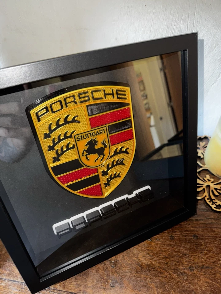 Porsche Stuttgart Logo 3D gedruckt Abzeichen - 25cm x 25cm quadratisch Wandaufsteller - Bild 3 von 4
