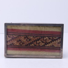 Caja de baratijas de madera Cumaru peruana fragmento textil precolombino marco de ley