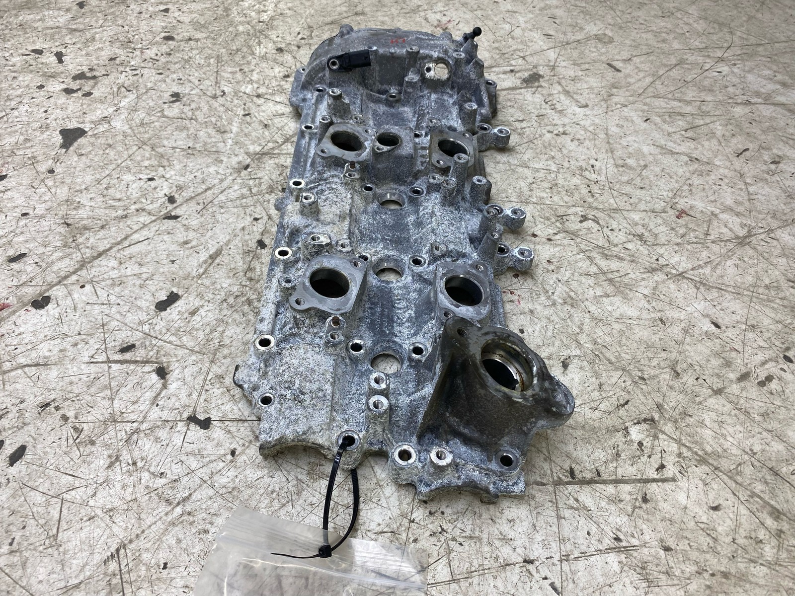 2020-2025 ASTON MARTIN DBX OEM 4.0L V8 LEFT M177 ENGINE VALVE COVER 1770106004