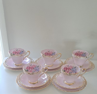 VINTAGE H&M SUTHERLAND BONE CHINA JAKOBSMUSCHEL TEETASSE TRIOS SET FLORALES DESIGN GOLD VERGOLDET